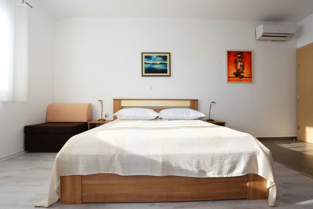 House Natali 70M From The Beach - Free Ev Top Up Rtina Exterior photo