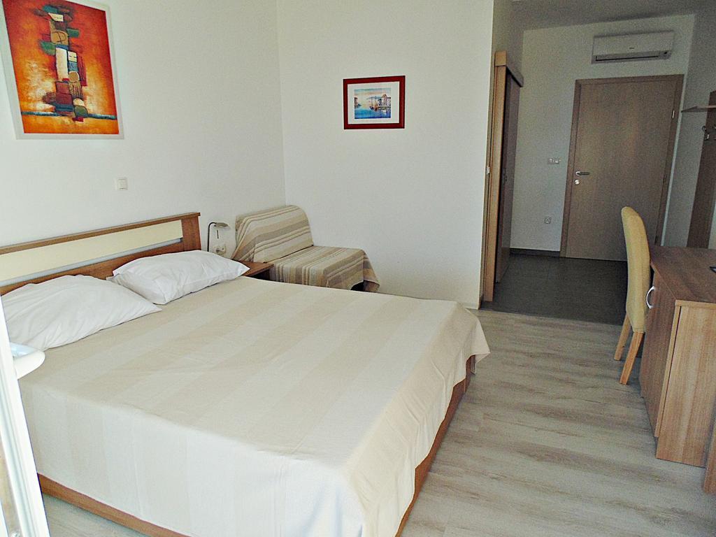 House Natali 70M From The Beach - Free Ev Top Up Rtina Exterior photo