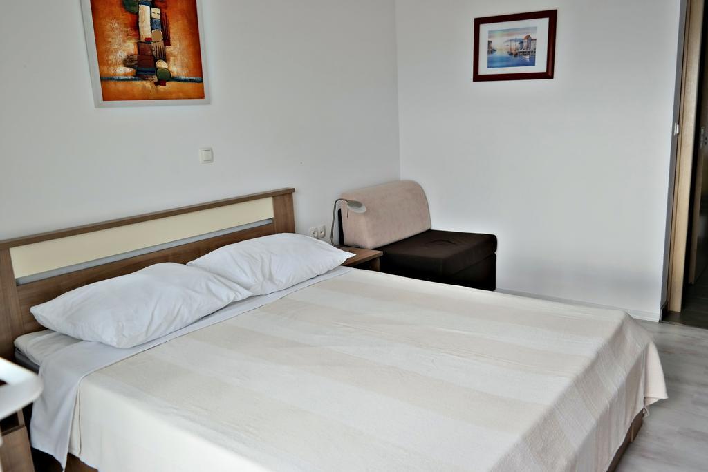 House Natali 70M From The Beach - Free Ev Top Up Rtina Exterior photo