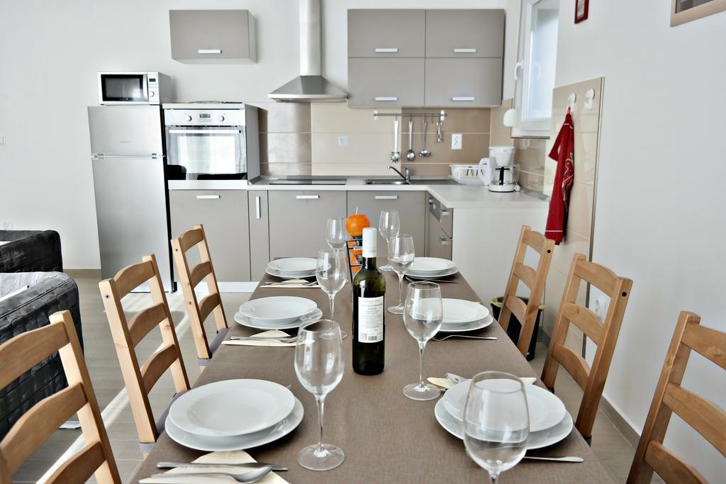 House Natali 70M From The Beach - Free Ev Top Up Rtina Exterior photo