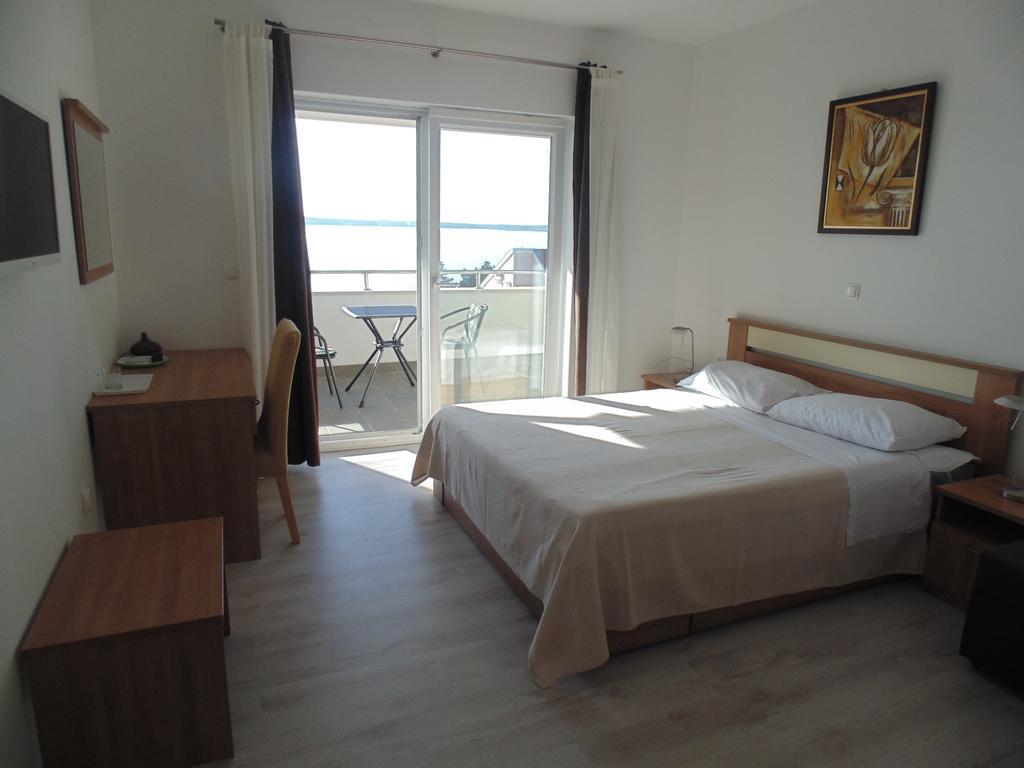 House Natali 70M From The Beach - Free Ev Top Up Rtina Exterior photo