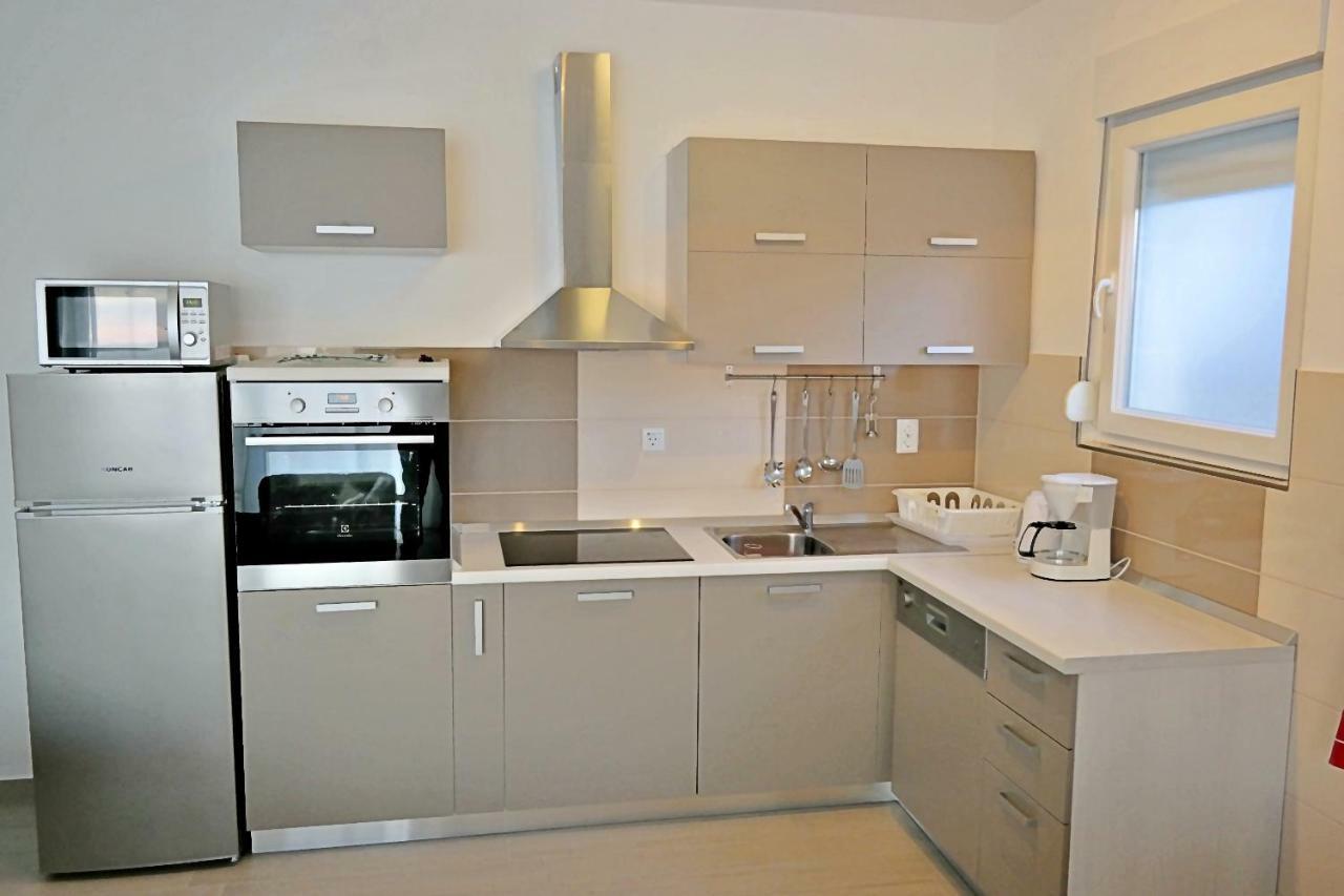 House Natali 70M From The Beach - Free Ev Top Up Rtina Exterior photo